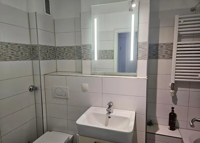Fully Furnished شقة *